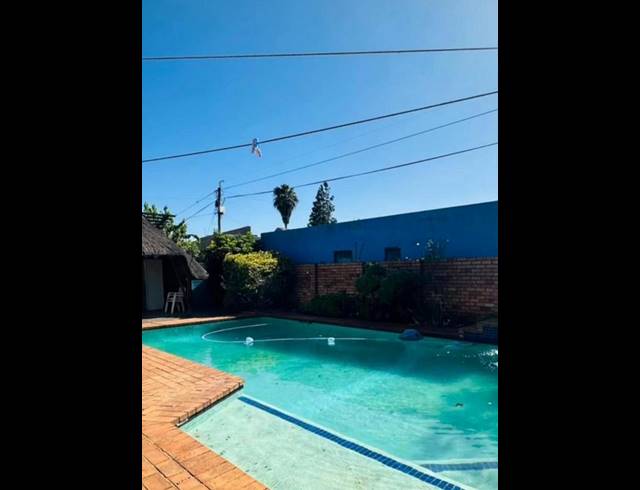 4 BEDROOM HOUSE FOR SALE IN LENASIA EXT 8